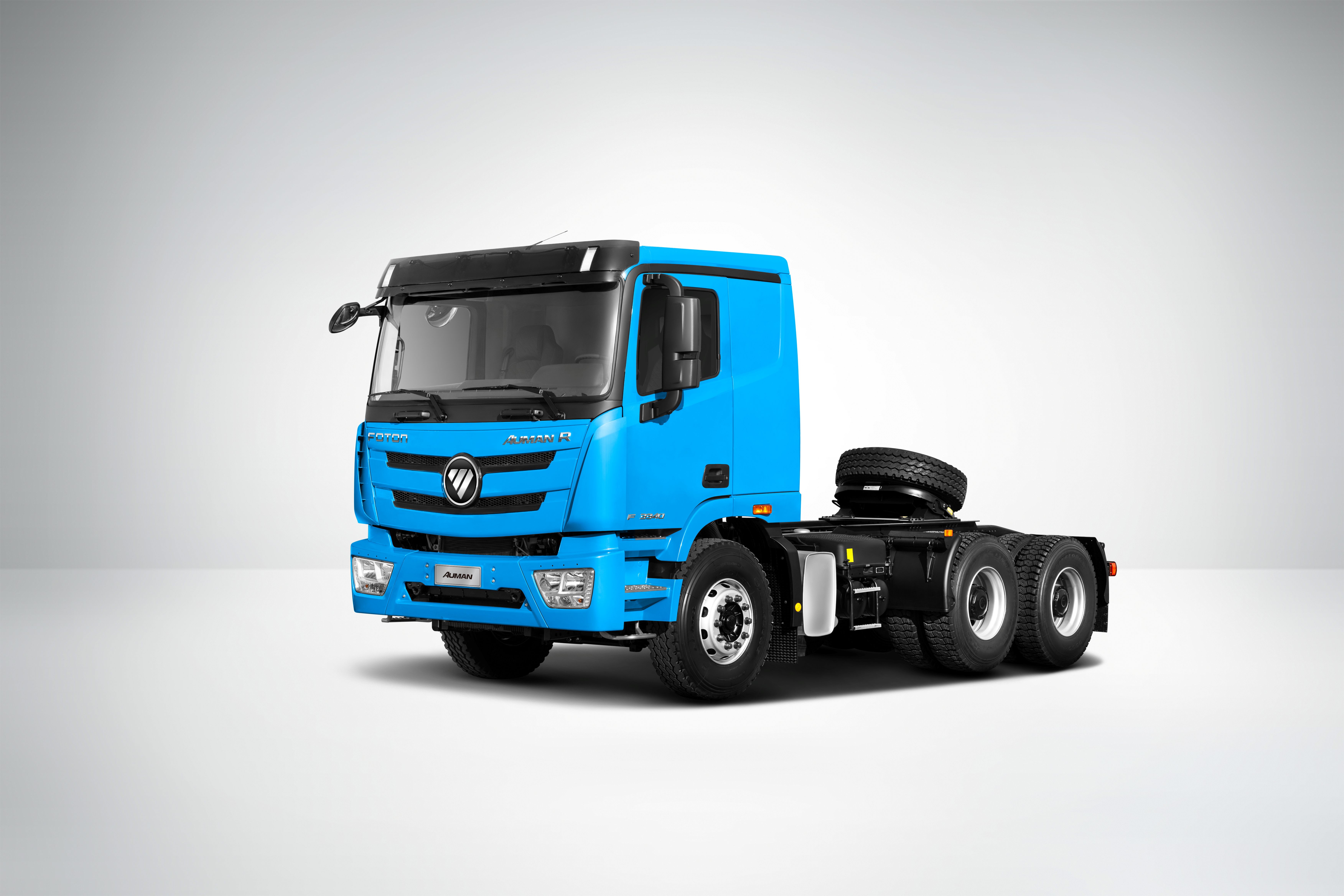 AUMAN GTL-E 6×4 Tractor